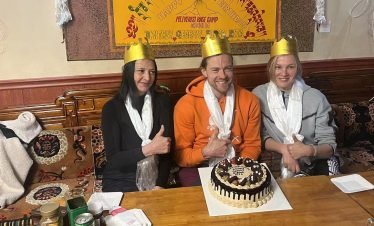 Tourists celebrate their birthdays in Tibet