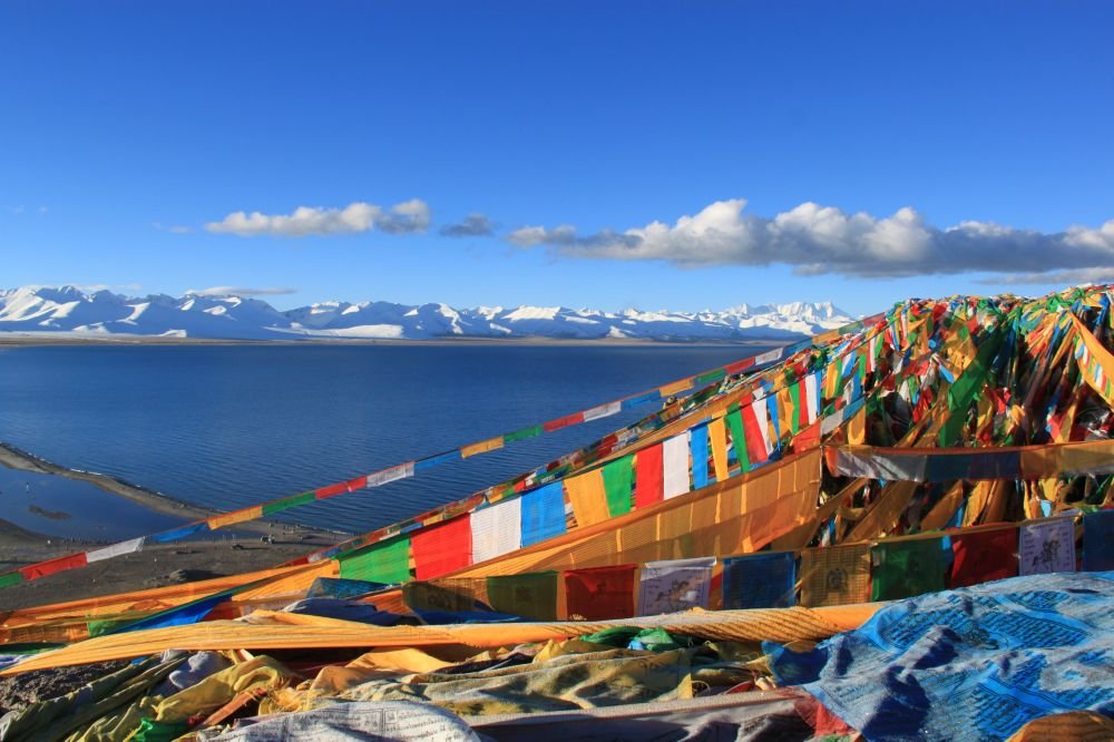 Prayer flags by Namtso Lake
