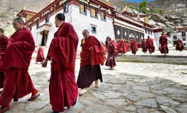 Tibet Cultural and a day trip Hiking Tour
