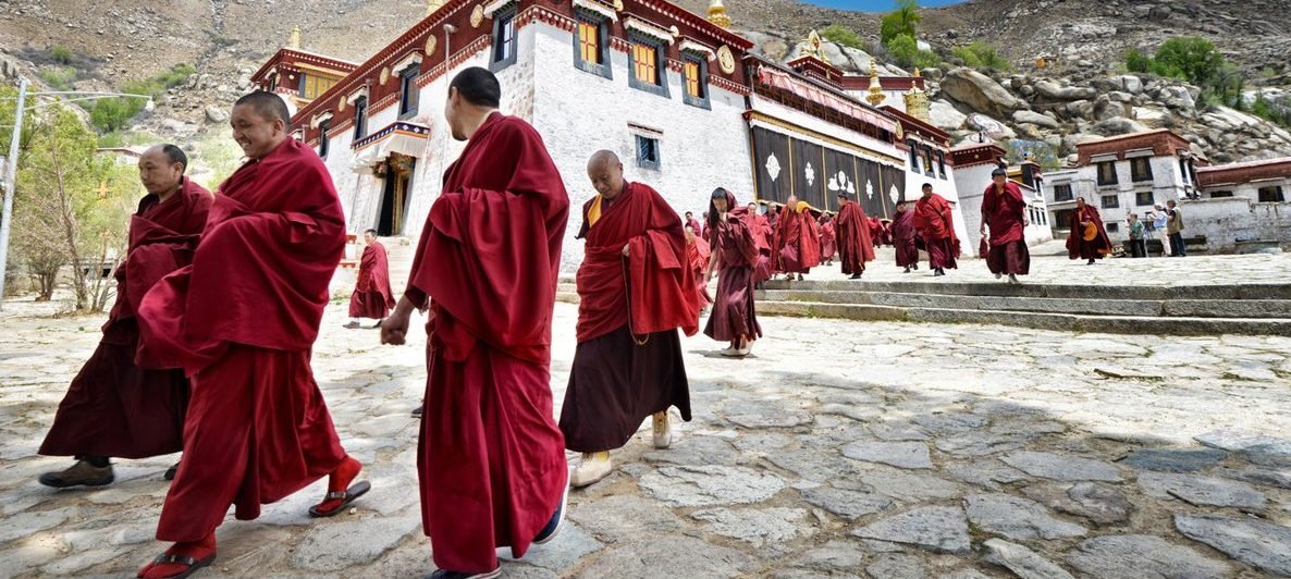 Tibet Cultural and a day trip Hiking Tour