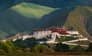 View-on-the-Potala-Palace-from-Lhasa-River