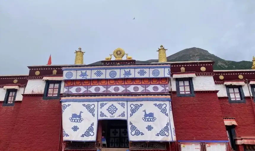 The Perfectly Harmonious World of the Tibetan Sand Mandala