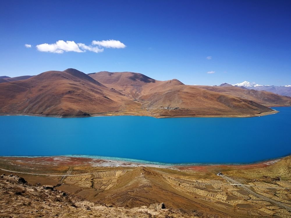 Yamdroktso Lake with surrounding mountains