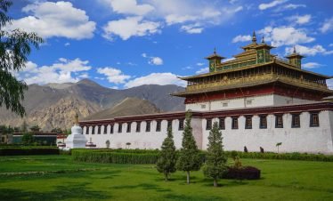 9 Days Gandan Temple to Samye pilgrimage Trekking Tour