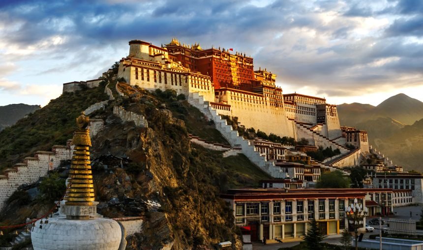 Tibet Tour Booming: A New Chapter in the Roof of the World