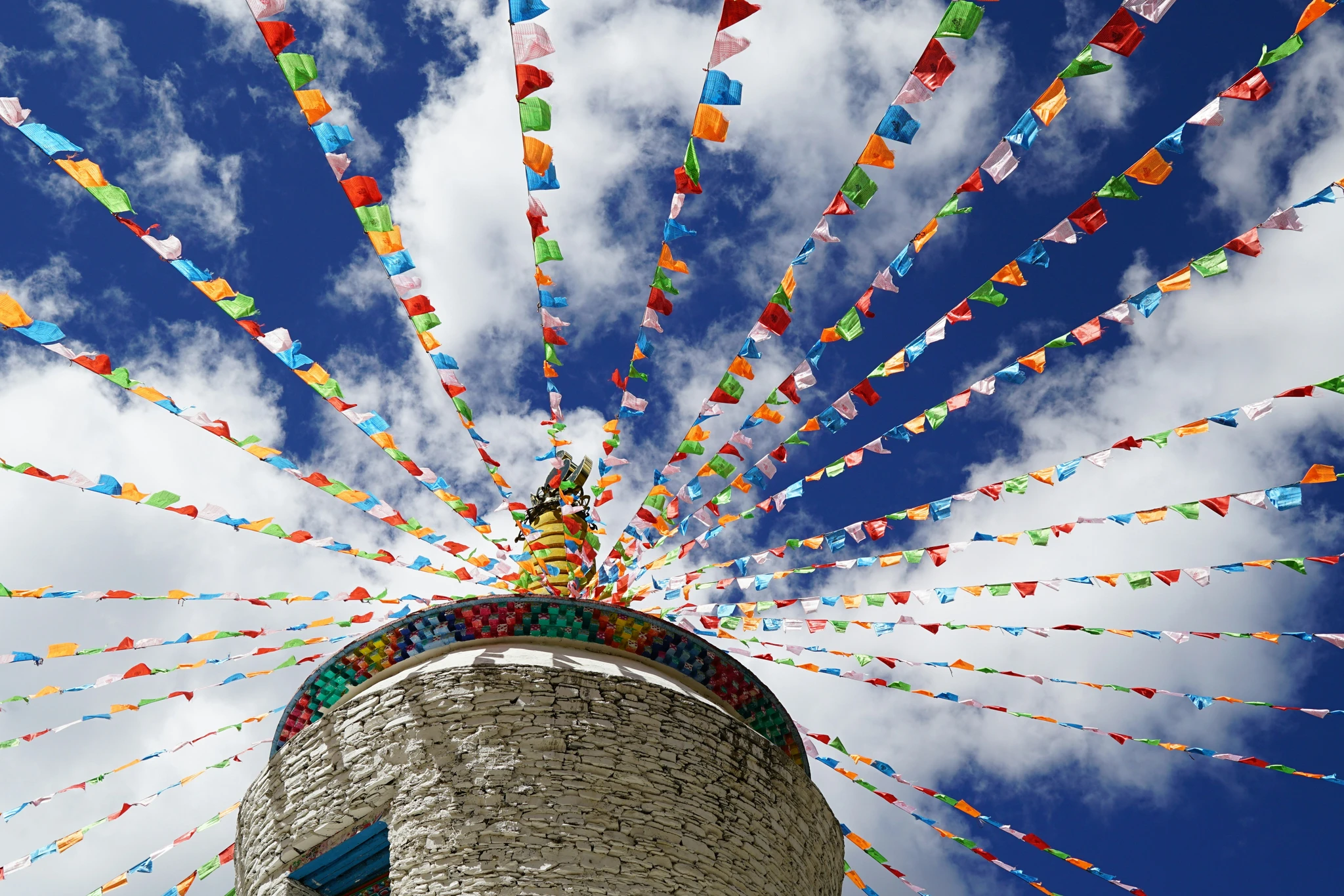 The Meaning of Tibetan Prayer Flags – GuideTibet