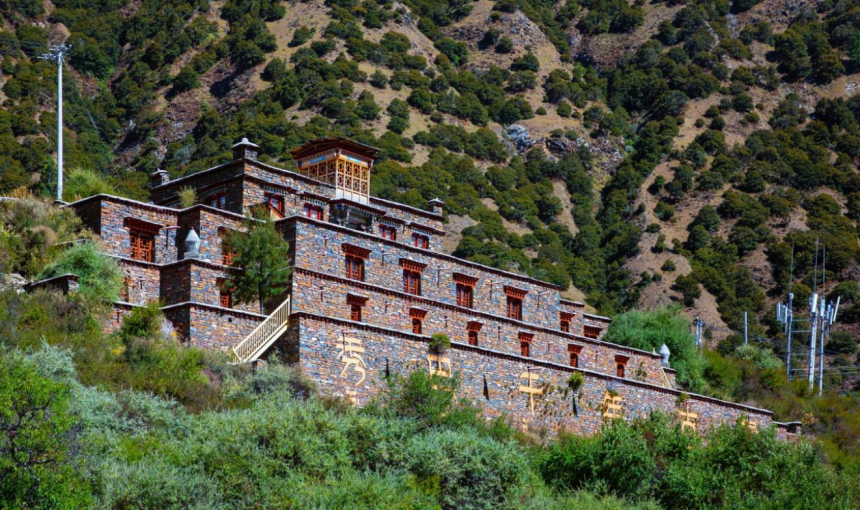 Tibetan architecture - Xiupa Castle