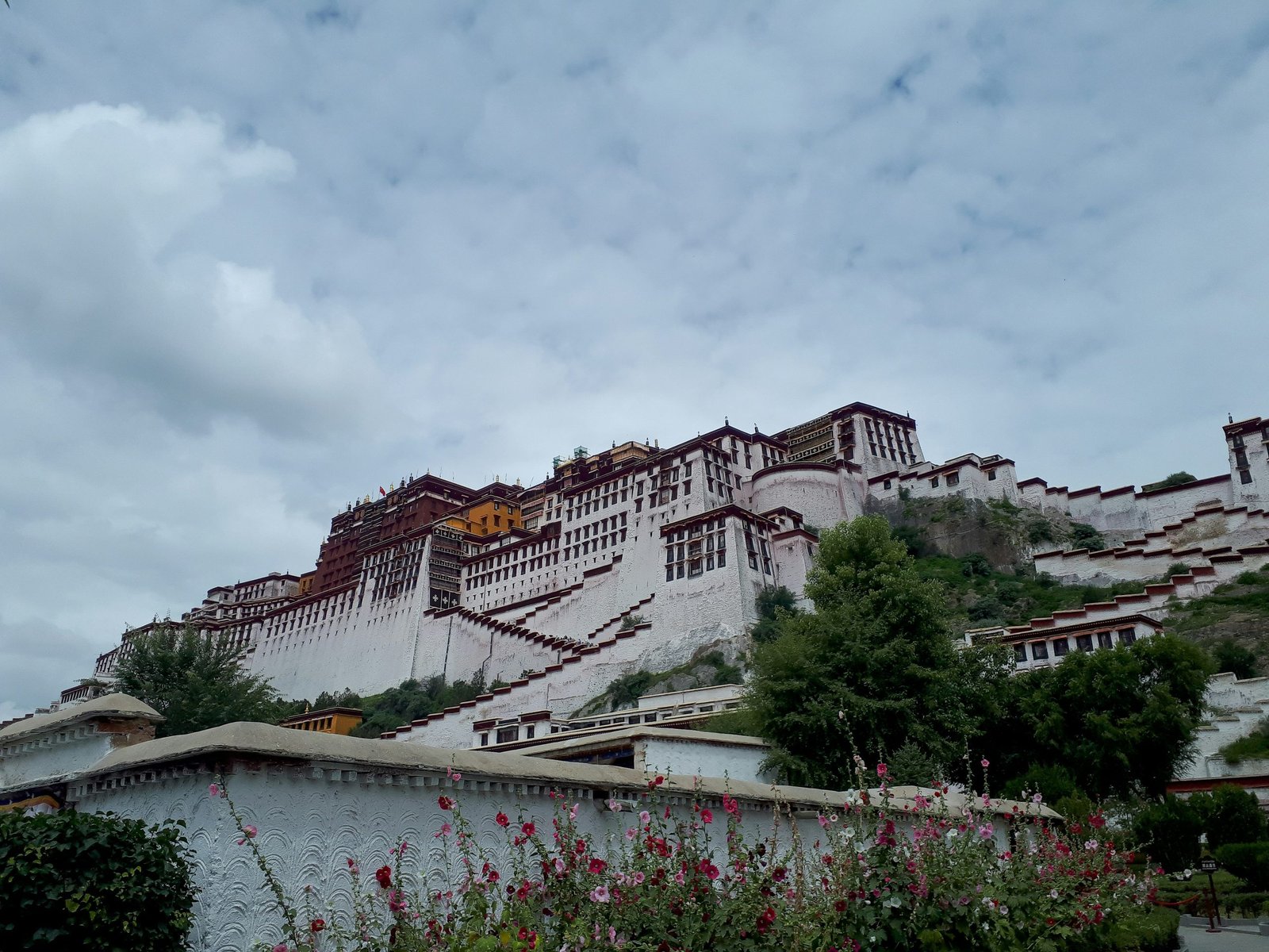 Discover the Stunning Tibet Lhasa Potala Highlights