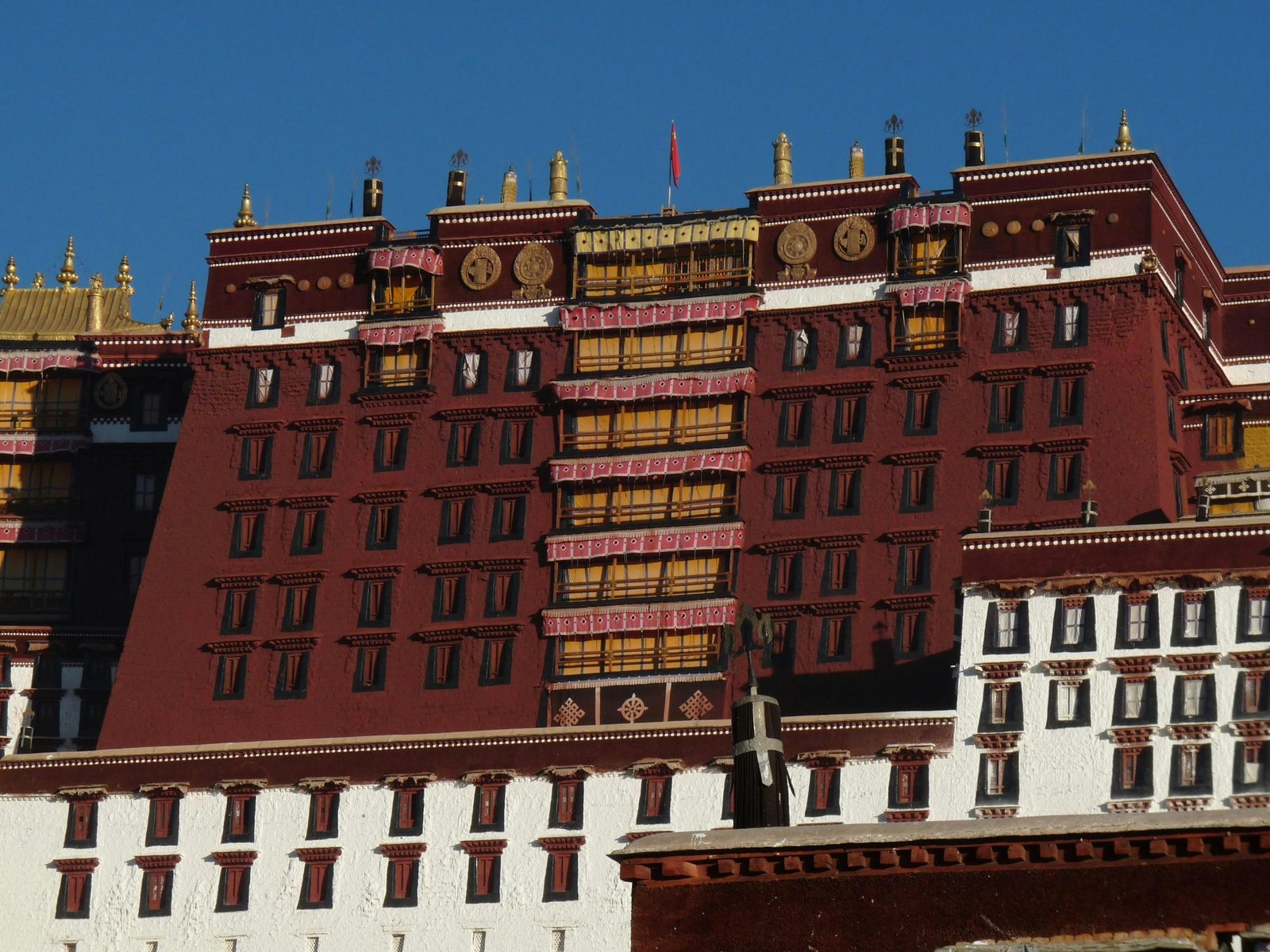 Explore the Stunning Tibetan Potala in 2025